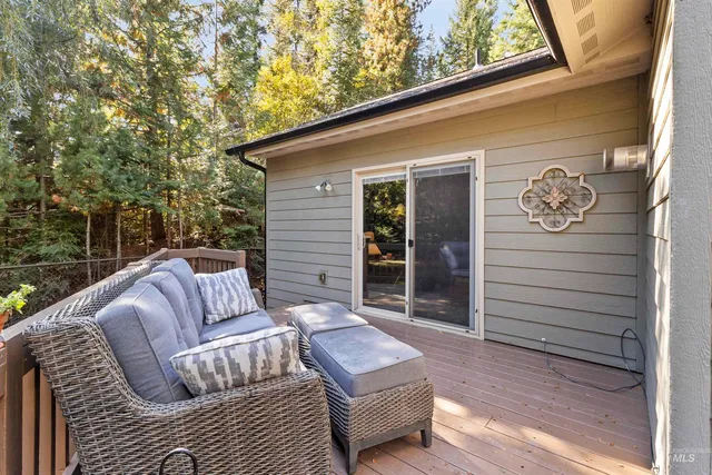 $499,900 | 131 Votech Lane, Elk River, ID 83827