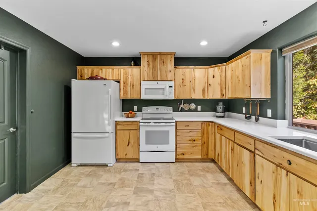 $499,900 | 131 Votech Lane, Elk River, ID 83827