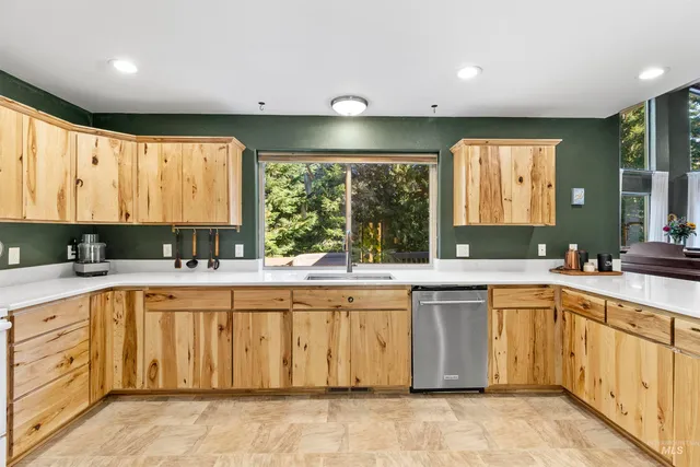 $499,900 | 131 Votech Lane, Elk River, ID 83827