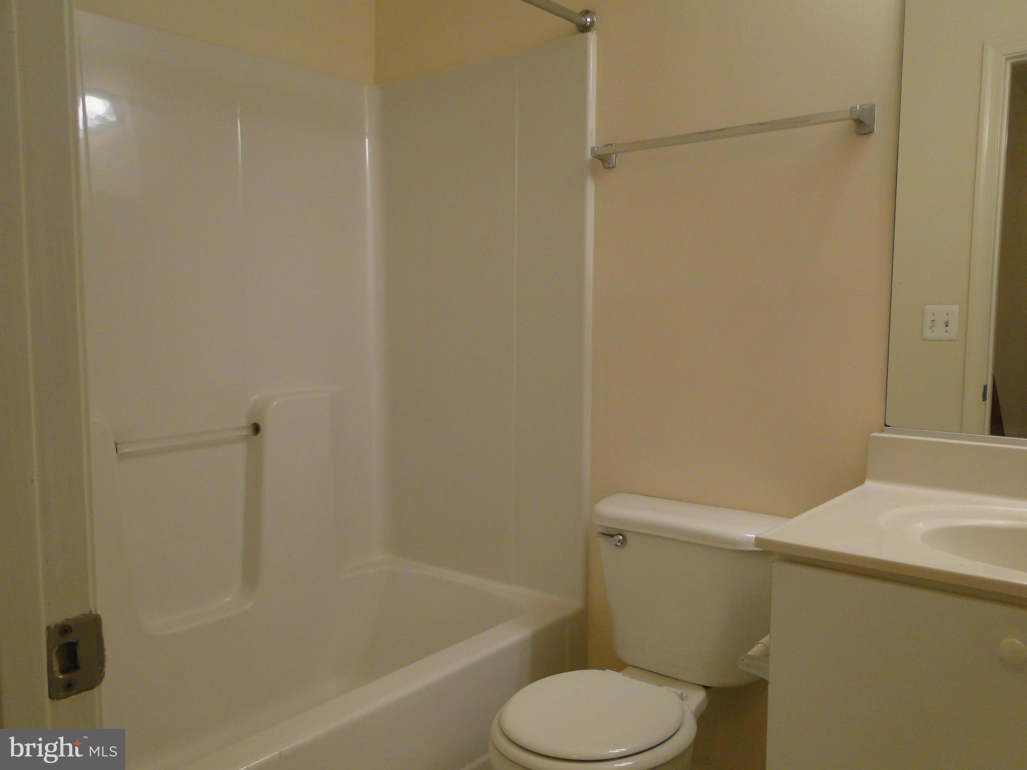 4027 Cutty Sark Road Middle River, MD 21220 - Photo 25 of 28 2nd Level Hall Full Bath