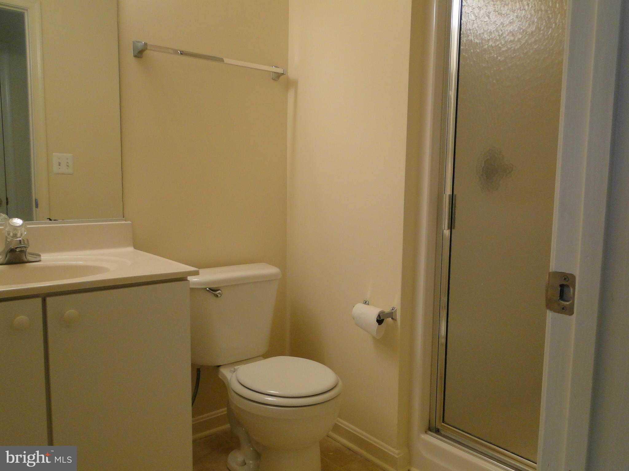 4027 Cutty Sark Road Middle River, MD 21220 - Photo 7 of 28 Main Level Full Bath