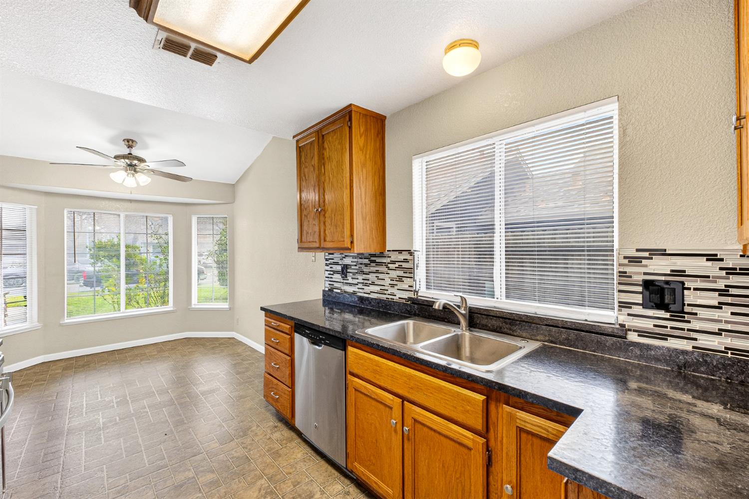 208 Shady Valley Court Rio Linda, CA 95673 - Photo 12 of 32