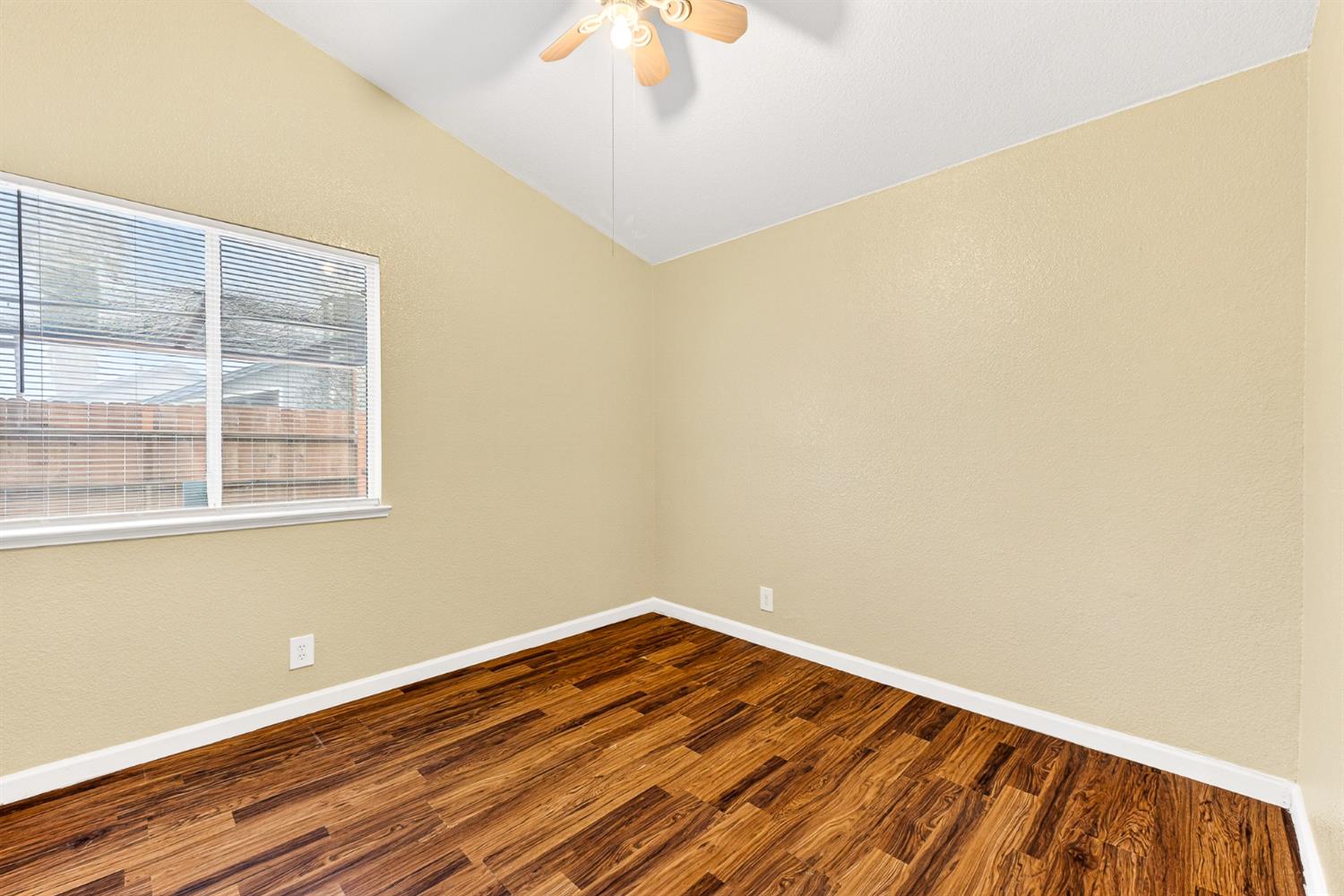 208 Shady Valley Court Rio Linda, CA 95673 - Photo 15 of 32