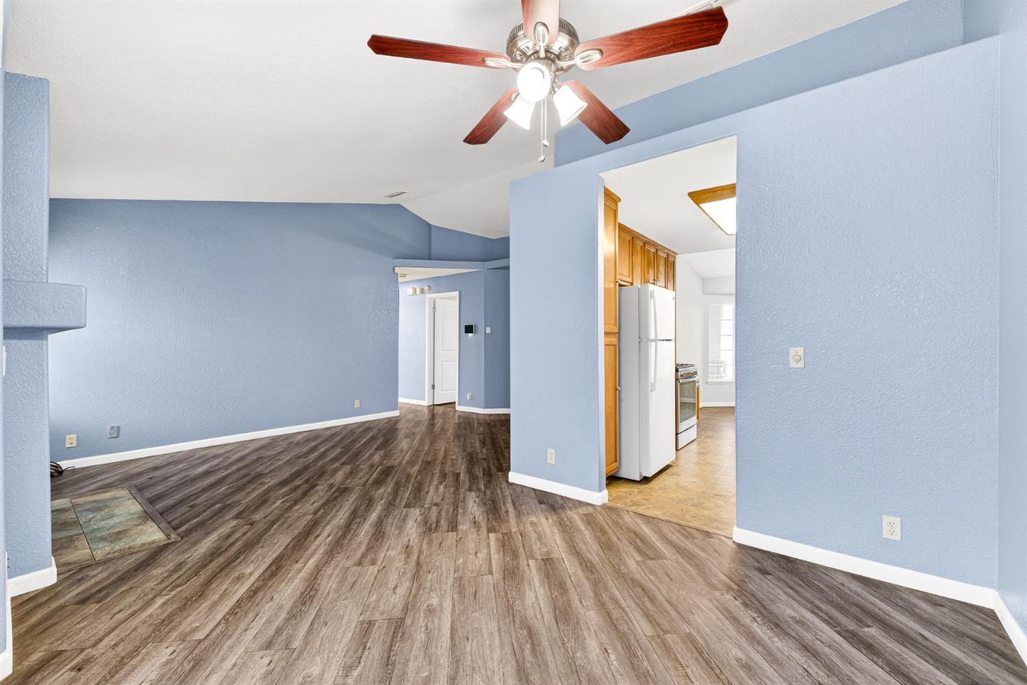 208 Shady Valley Court Rio Linda, CA 95673 - Photo 7 of 32