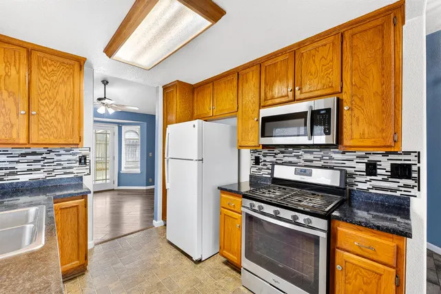 $385,000 | 208 Shady Valley Court, Rio Linda, CA 95673