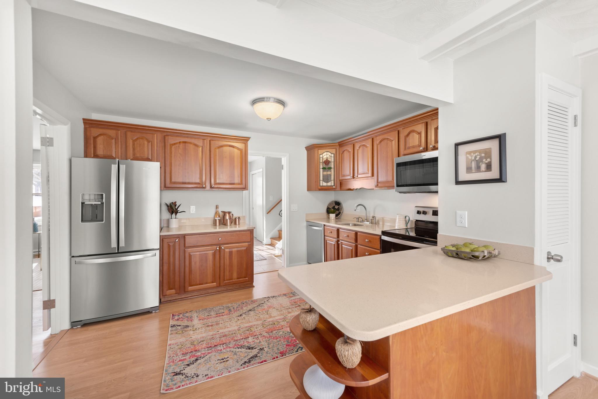 8120 Old Oaks Drive Springfield, VA 22152 - Photo 14 of 57 Spacious and open kitchen to sunny breakfast nook