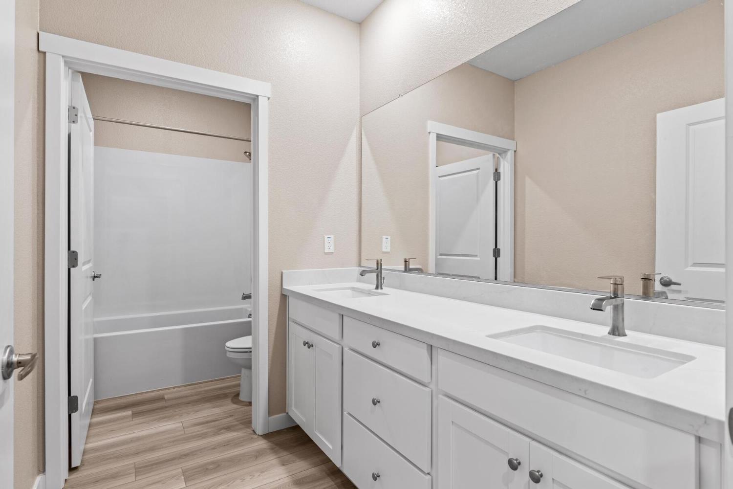 3440 Jake Way Denair, CA 95316 - Photo 16 of 18 a bathroom with a tub a sink and mirror