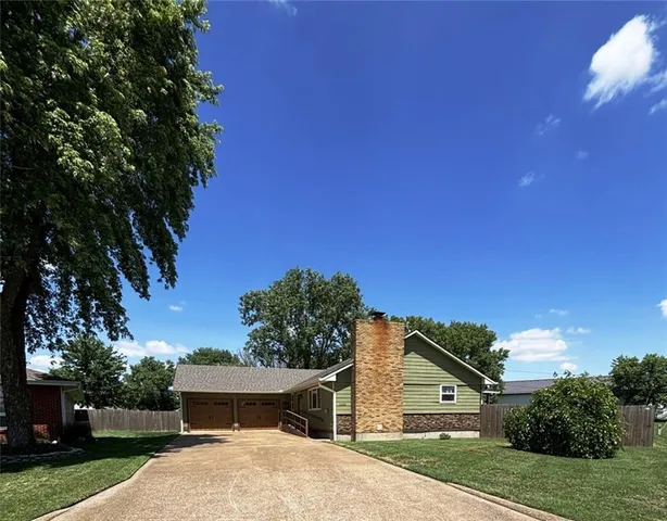 $240,000 | 1205 West 14th Street, Chanute, KS 66720