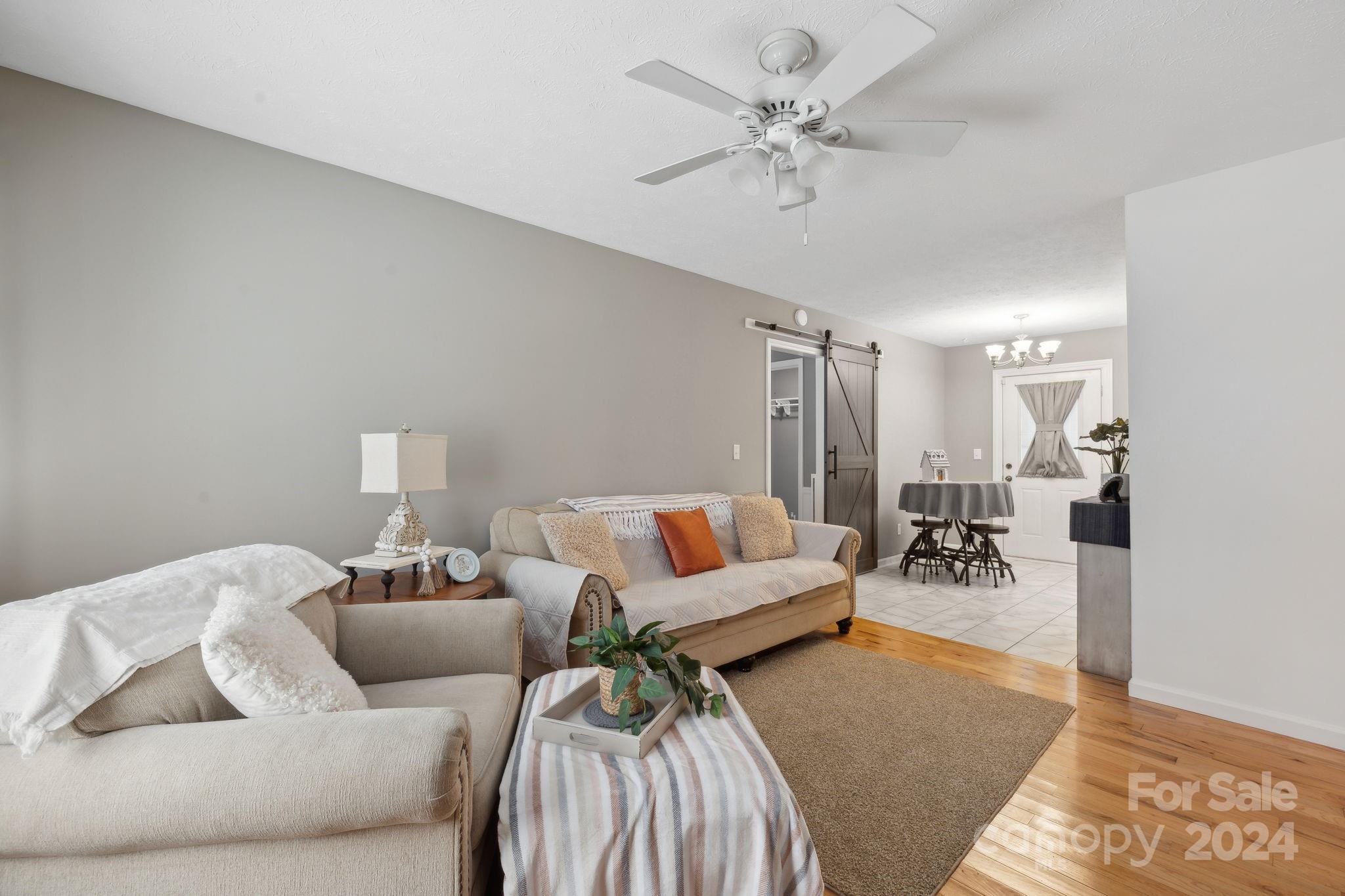 118 Loop Road Hendersonville, NC 28792 - Photo 15 of 26 Gallery Image 15