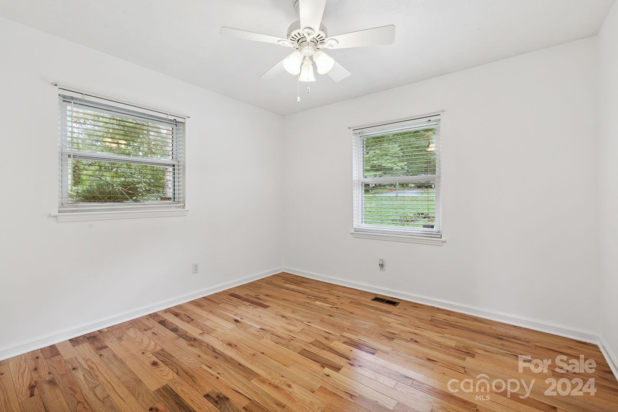 118 Loop Road Hendersonville, NC 28792 - Photo 18 of 26 Gallery Image 18