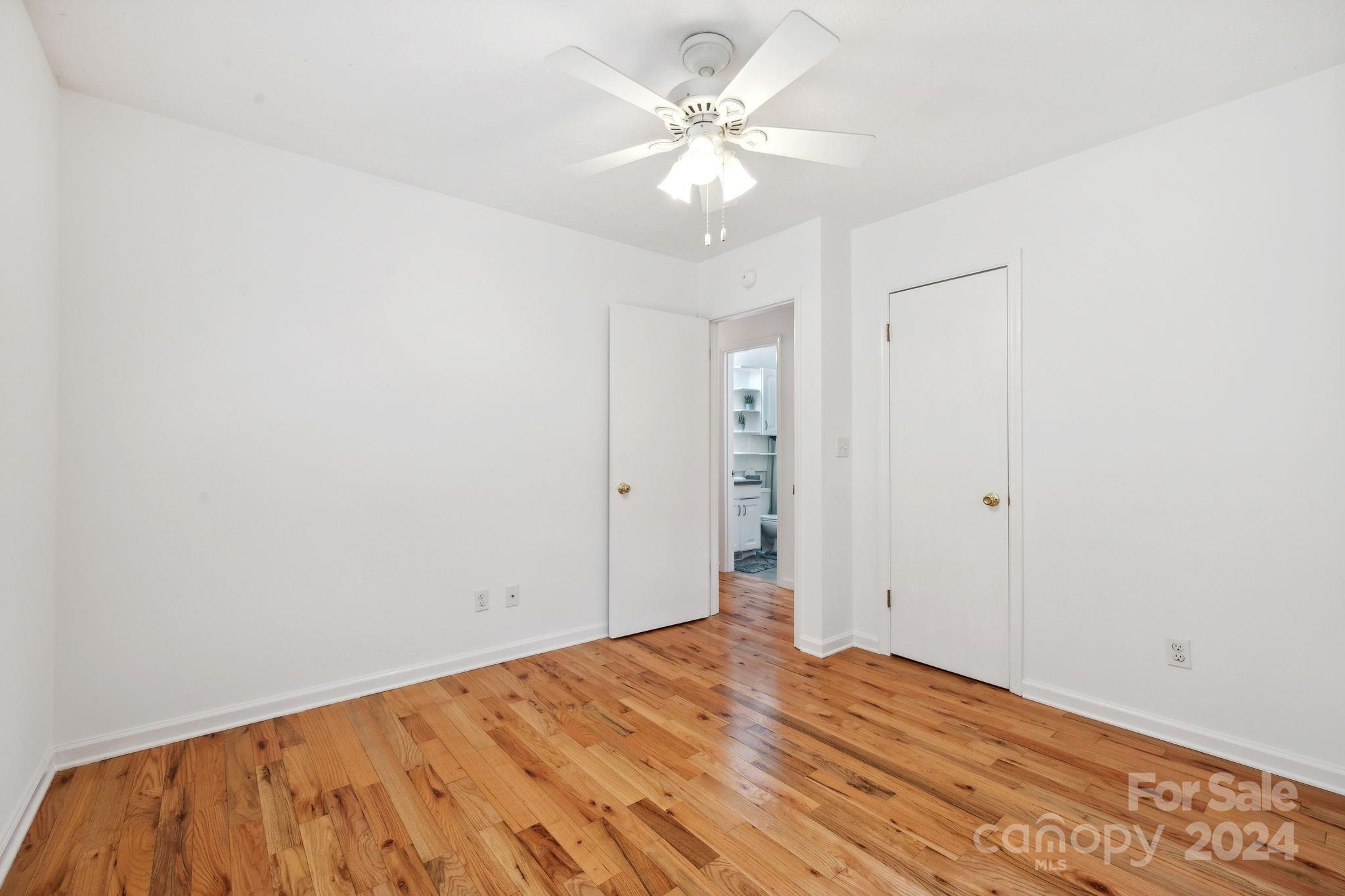 118 Loop Road Hendersonville, NC 28792 - Photo 19 of 26 Gallery Image 19