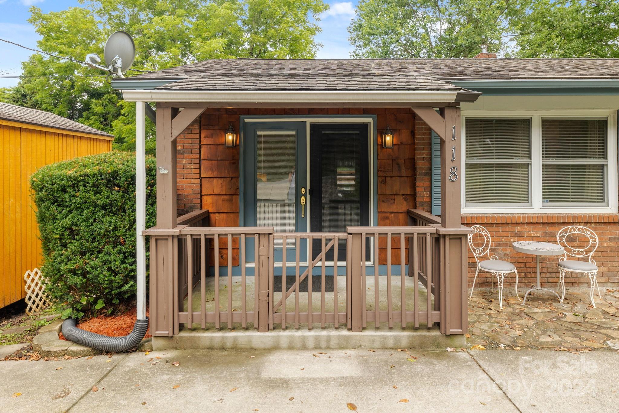 118 Loop Road Hendersonville, NC 28792 - Photo 2 of 26 Gallery Image 2