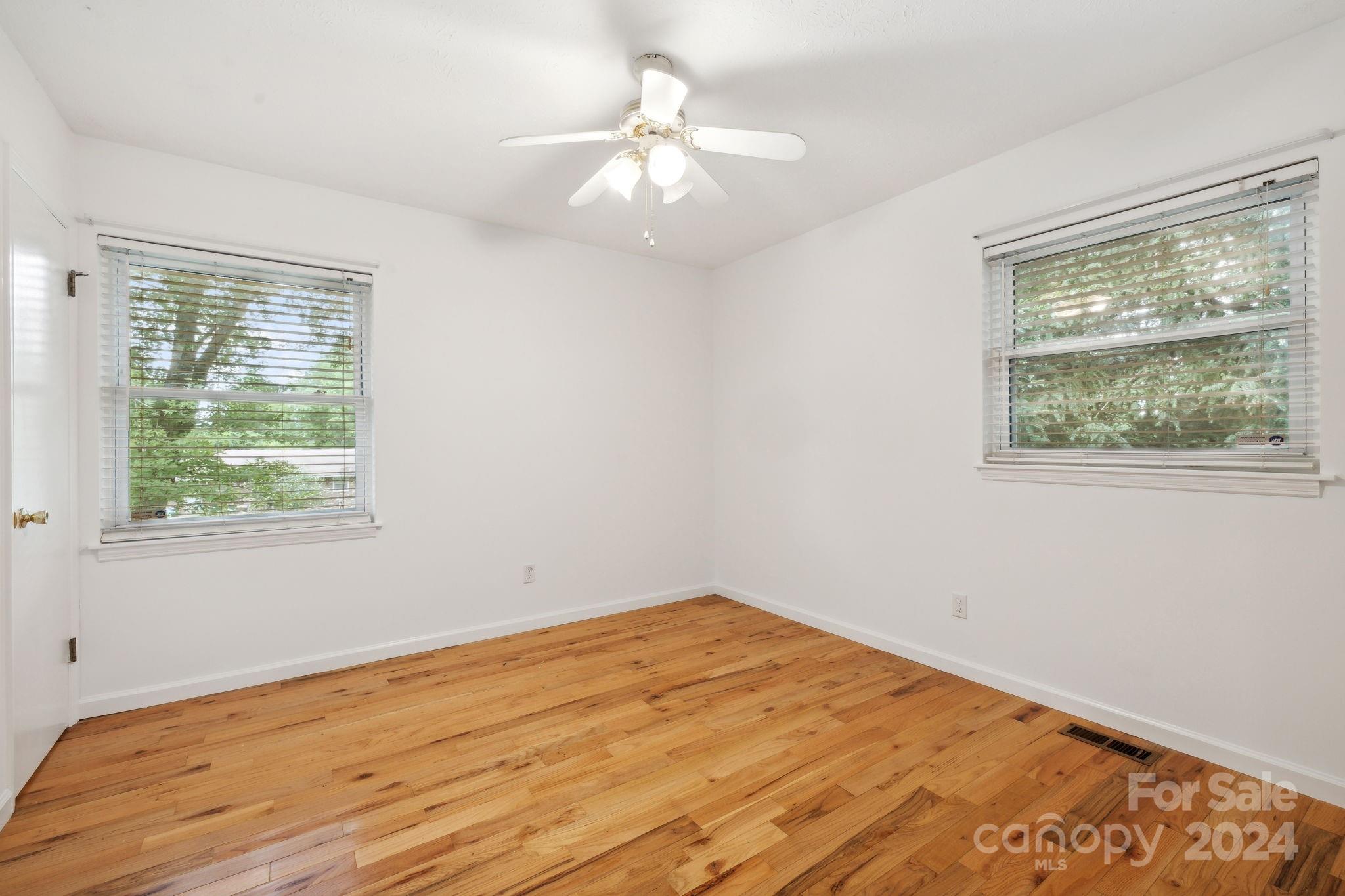 118 Loop Road Hendersonville, NC 28792 - Photo 21 of 26 Gallery Image 21