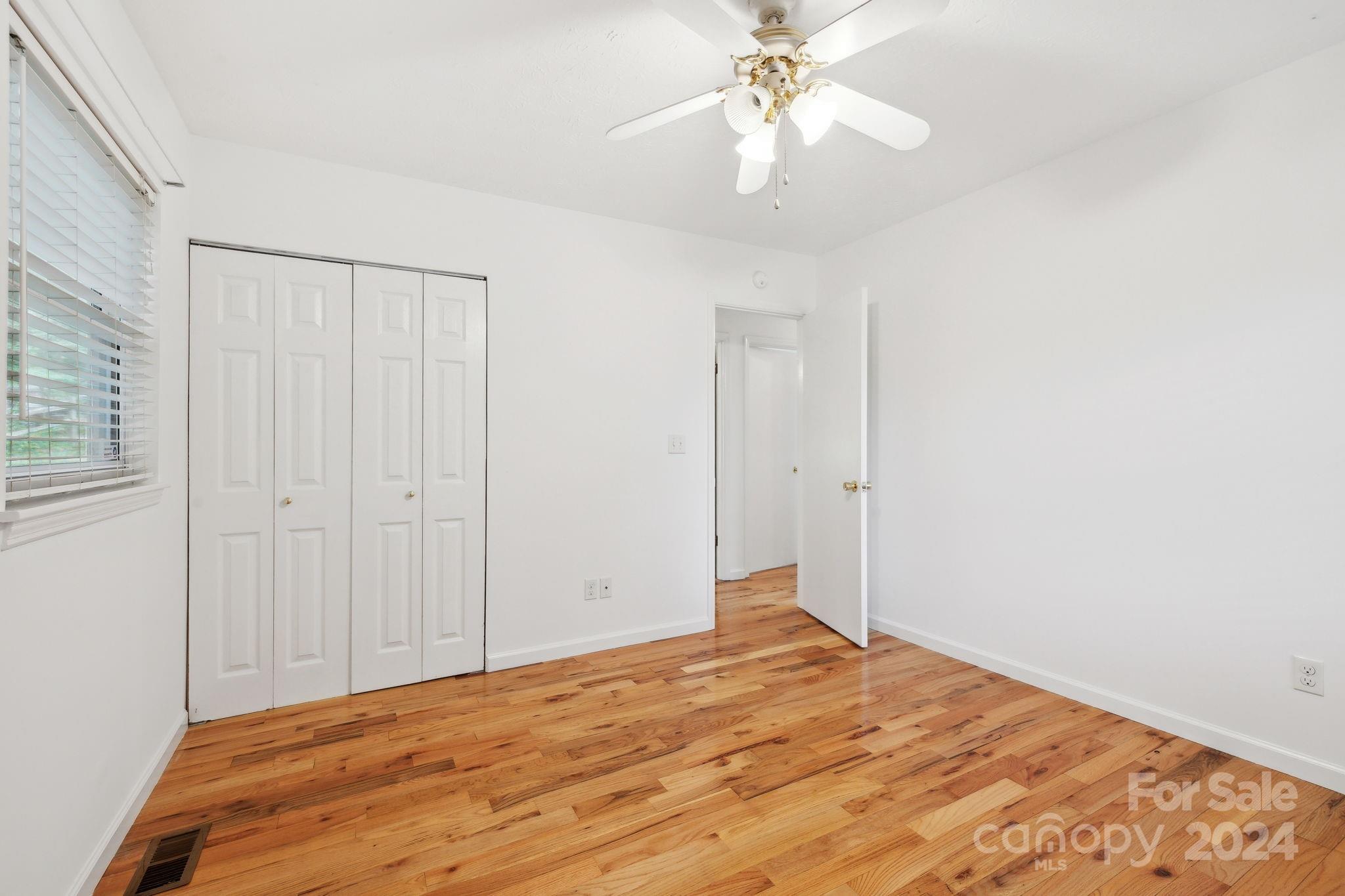 118 Loop Road Hendersonville, NC 28792 - Photo 23 of 26 Gallery Image 23