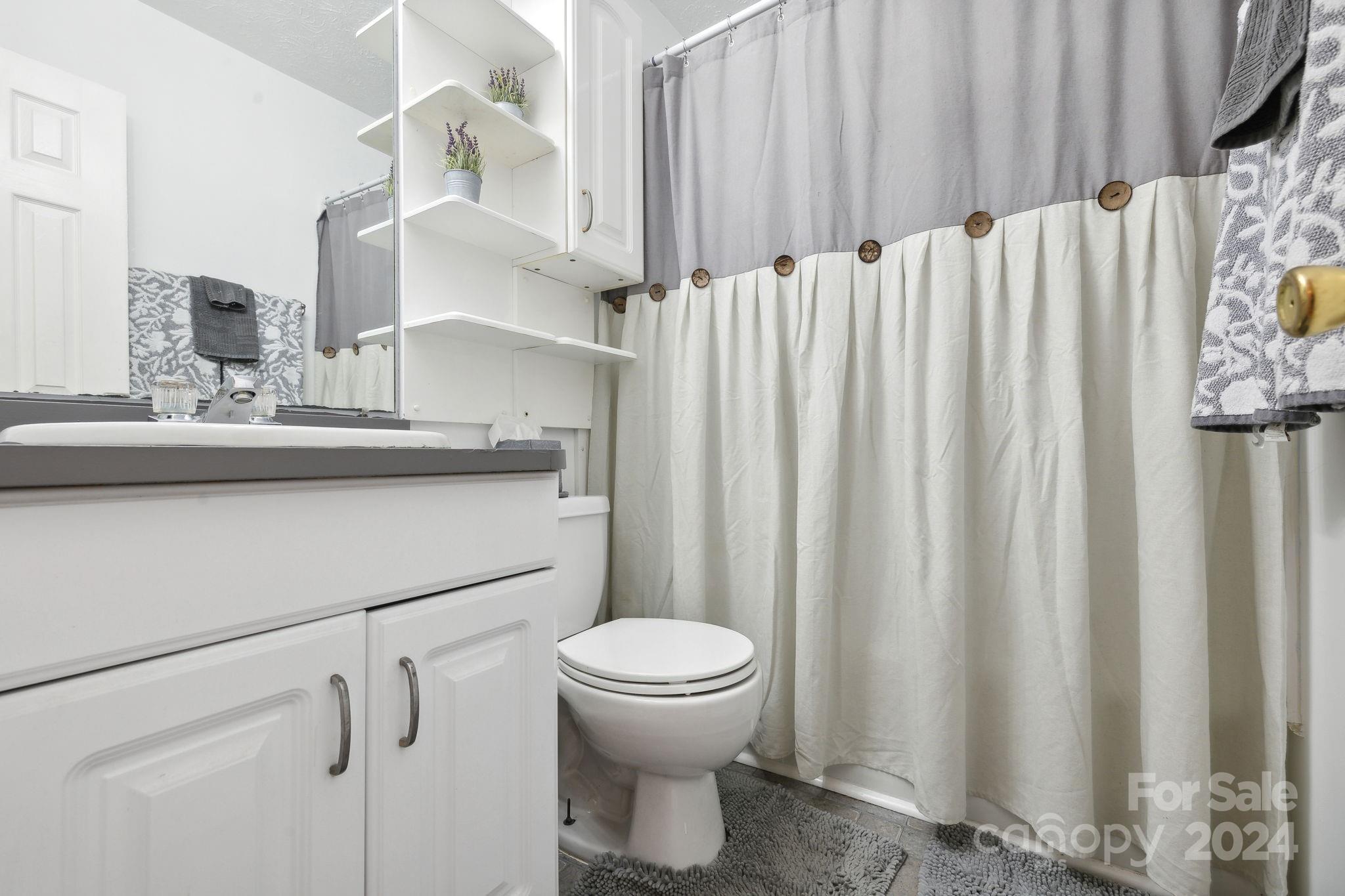 118 Loop Road Hendersonville, NC 28792 - Photo 24 of 26 Gallery Image 24