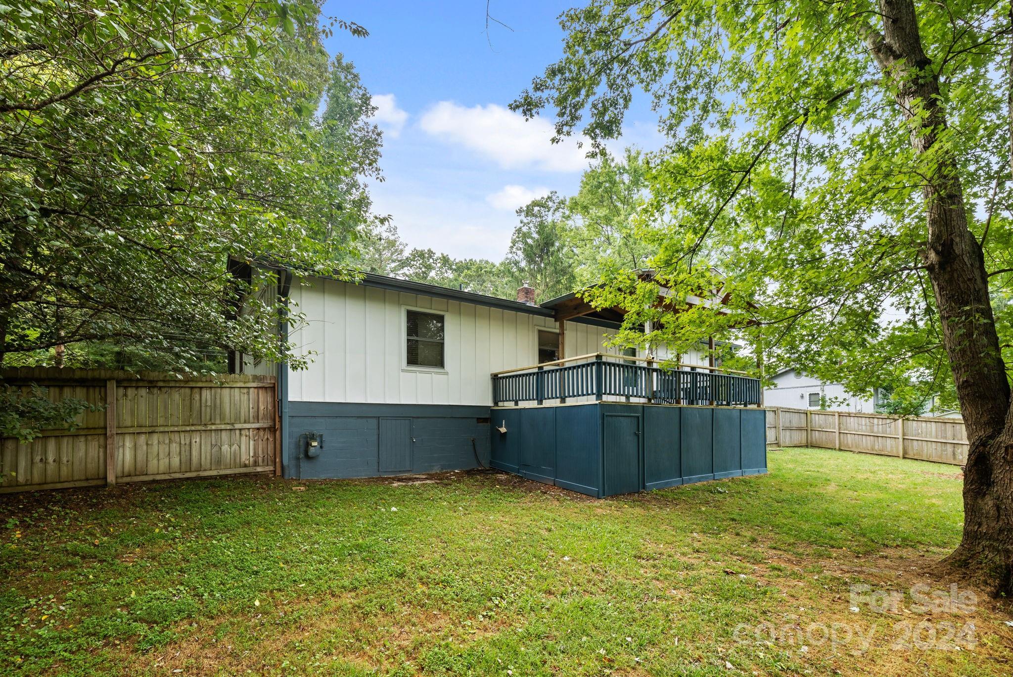 118 Loop Road Hendersonville, NC 28792 - Photo 5 of 26 Gallery Image 5