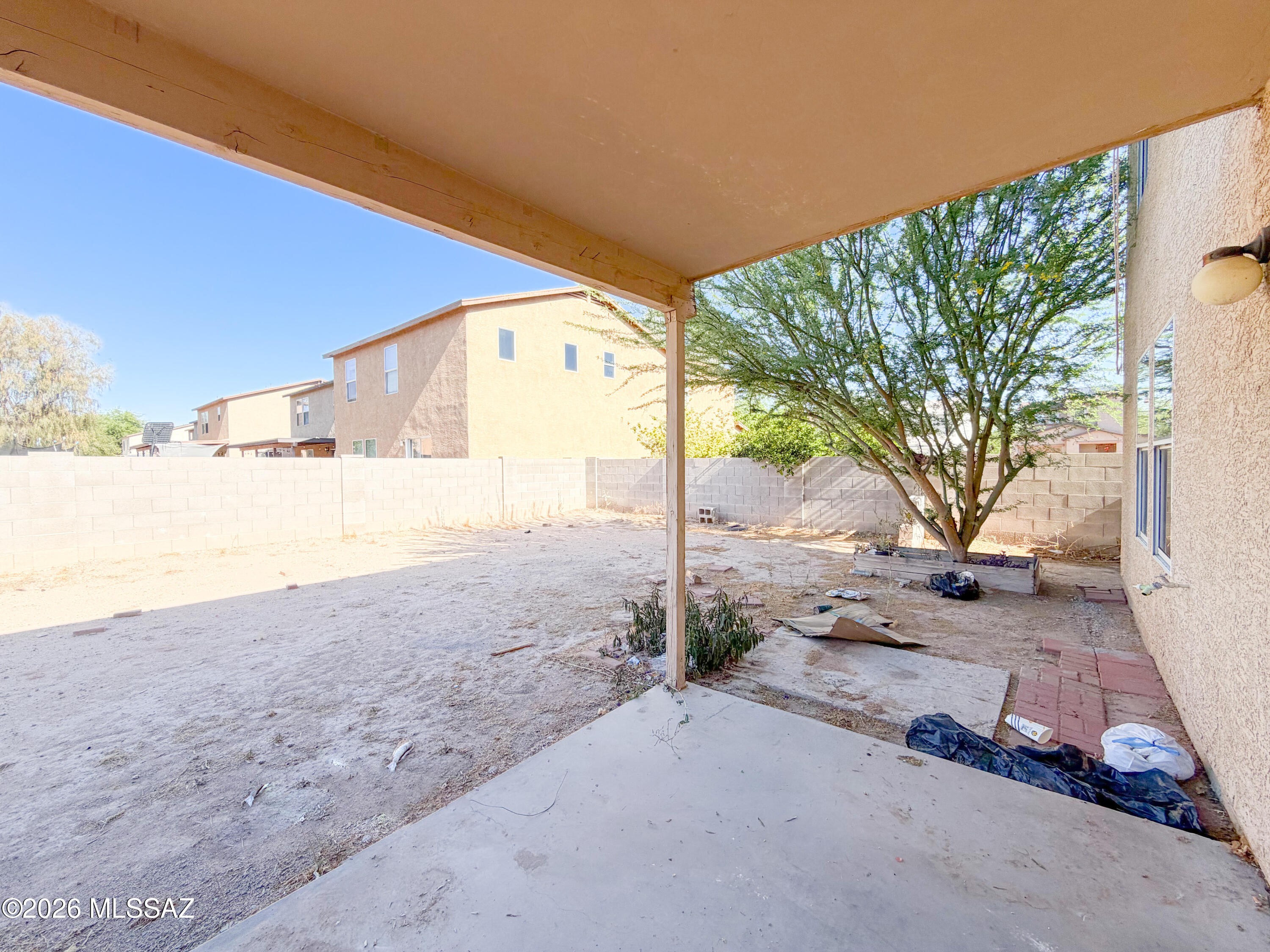 5779 South Manta Ray Road Tucson, AZ 85706 - Photo 22 of 30 a view of a back yard of the house