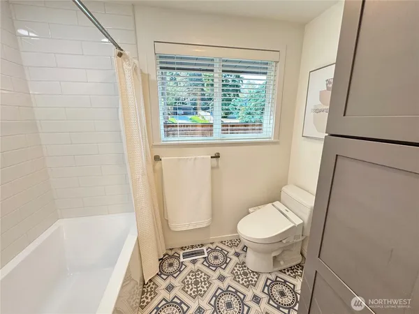a bathroom with a toilet and a bathtub