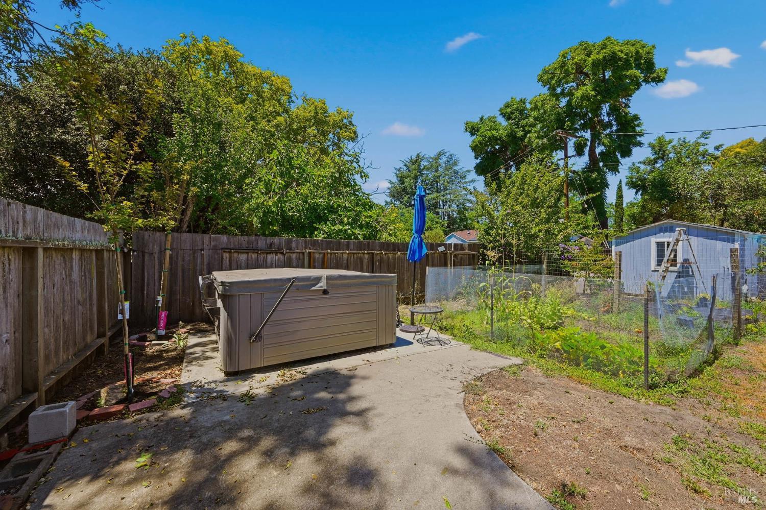 52 Mallard Court Napa, CA 94559 - Photo 33 of 55 Hot tub and garden