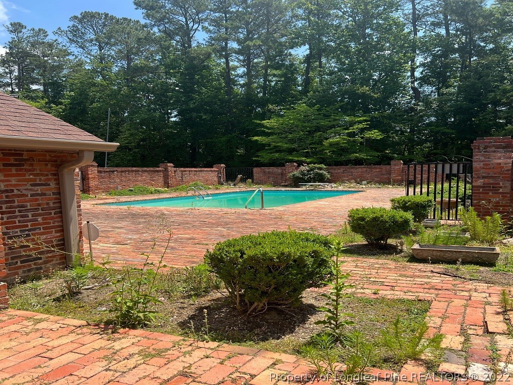 110 Bee Gee Road Lumberton, NC 28358 - Photo 6 of 42 a view of a garden with a fountain