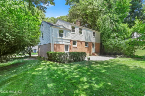 $1,600,000 | 10 MacArthur Drive, Old Greenwich, CT 06870