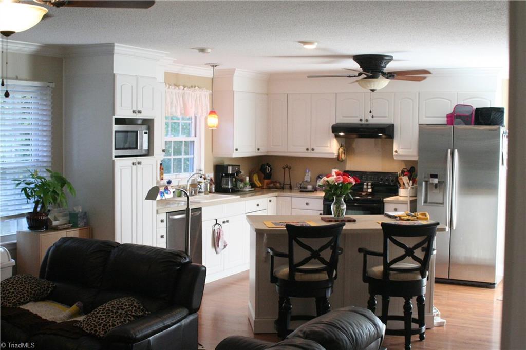 207 Pine Ridge Drive High Point, NC 27262 - Photo 10 of 30 Gallery Image 10
