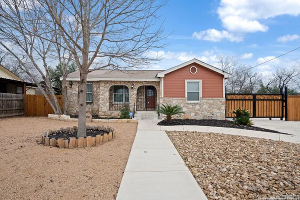$1,750 | 1046 Hillcrest Drive, San Antonio, TX 78228