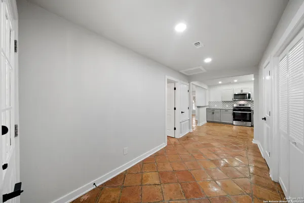 $1,750 | 1046 Hillcrest Drive, San Antonio, TX 78228
