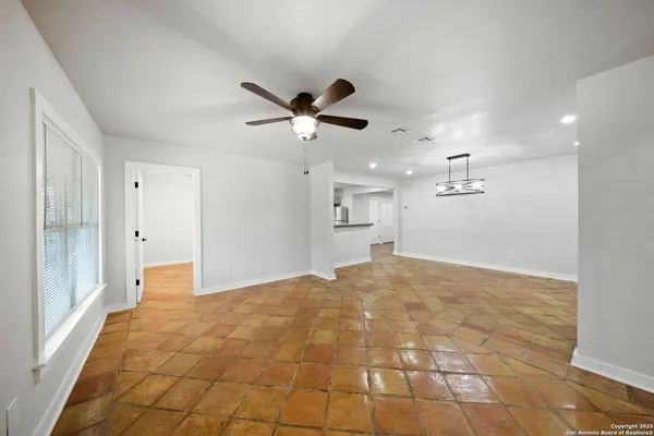 $1,750 | 1046 Hillcrest Drive, San Antonio, TX 78228