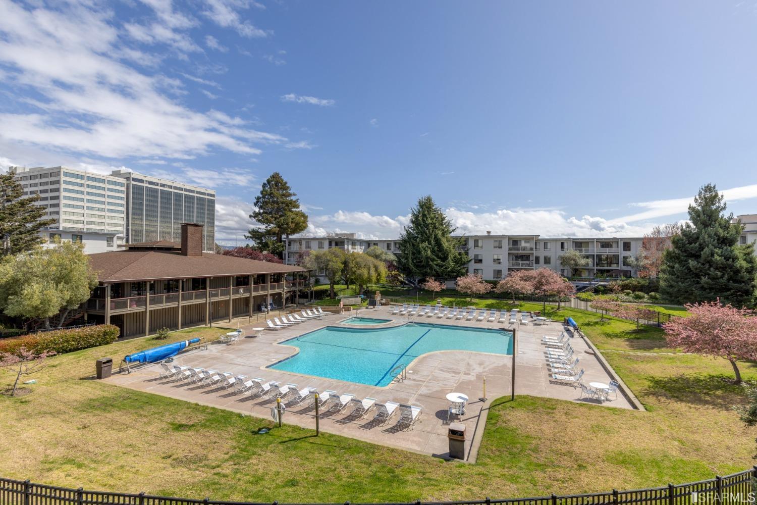 6 Commodore Drive, Unit C338 Emeryville, CA 94608 - Photo 20 of 37