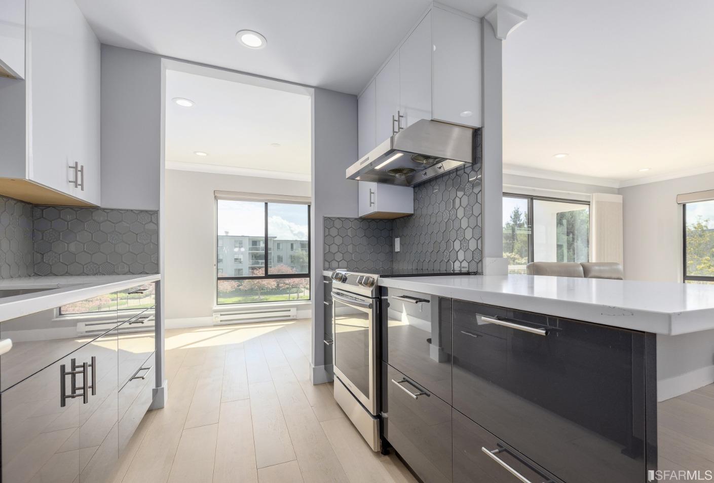 6 Commodore Drive, Unit C338 Emeryville, CA 94608 - Photo 2 of 37