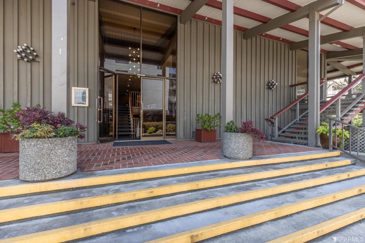 6 Commodore Drive, Unit C338 Emeryville, CA 94608 - Photo 29 of 37