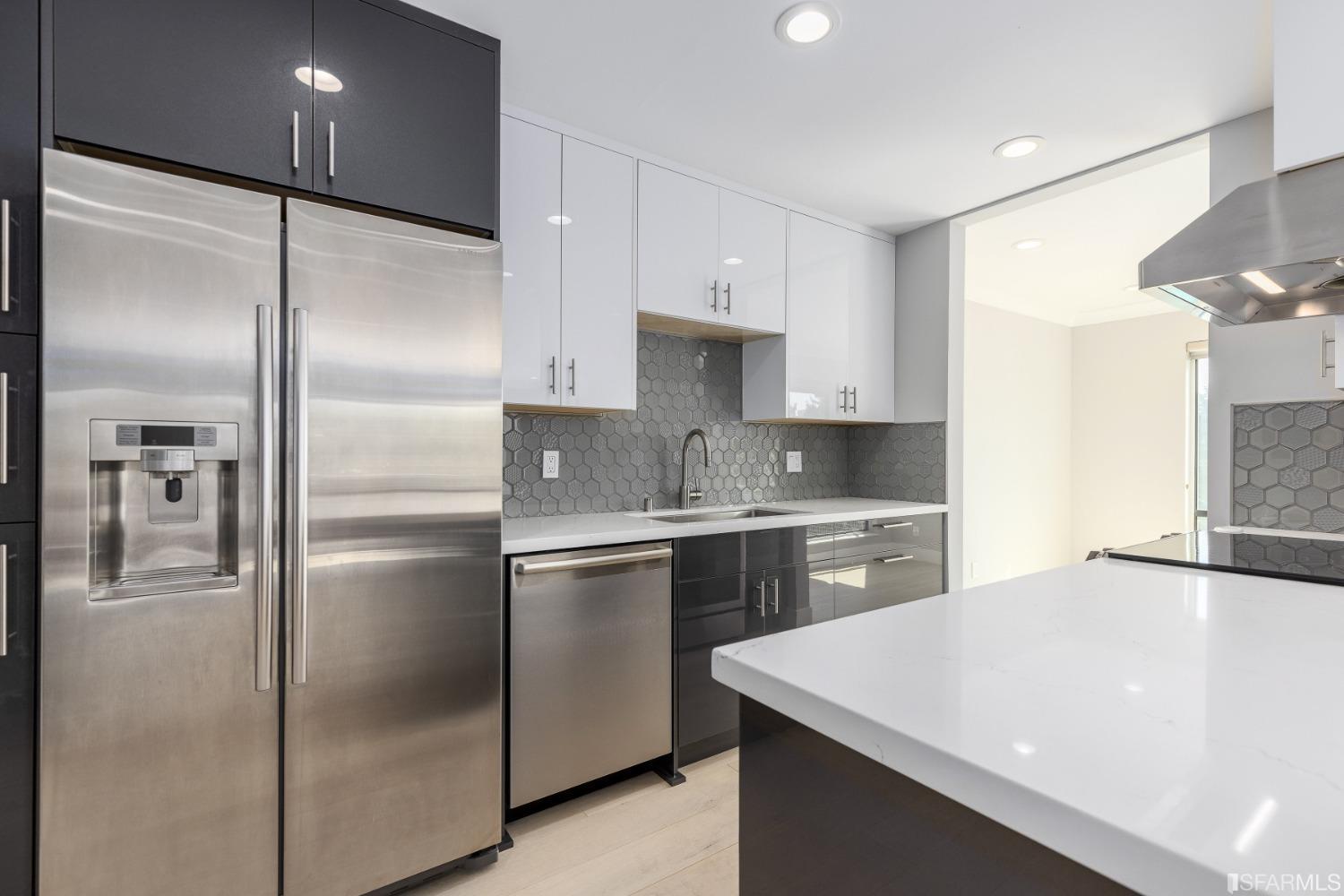 6 Commodore Drive, Unit C338 Emeryville, CA 94608 - Photo 4 of 37