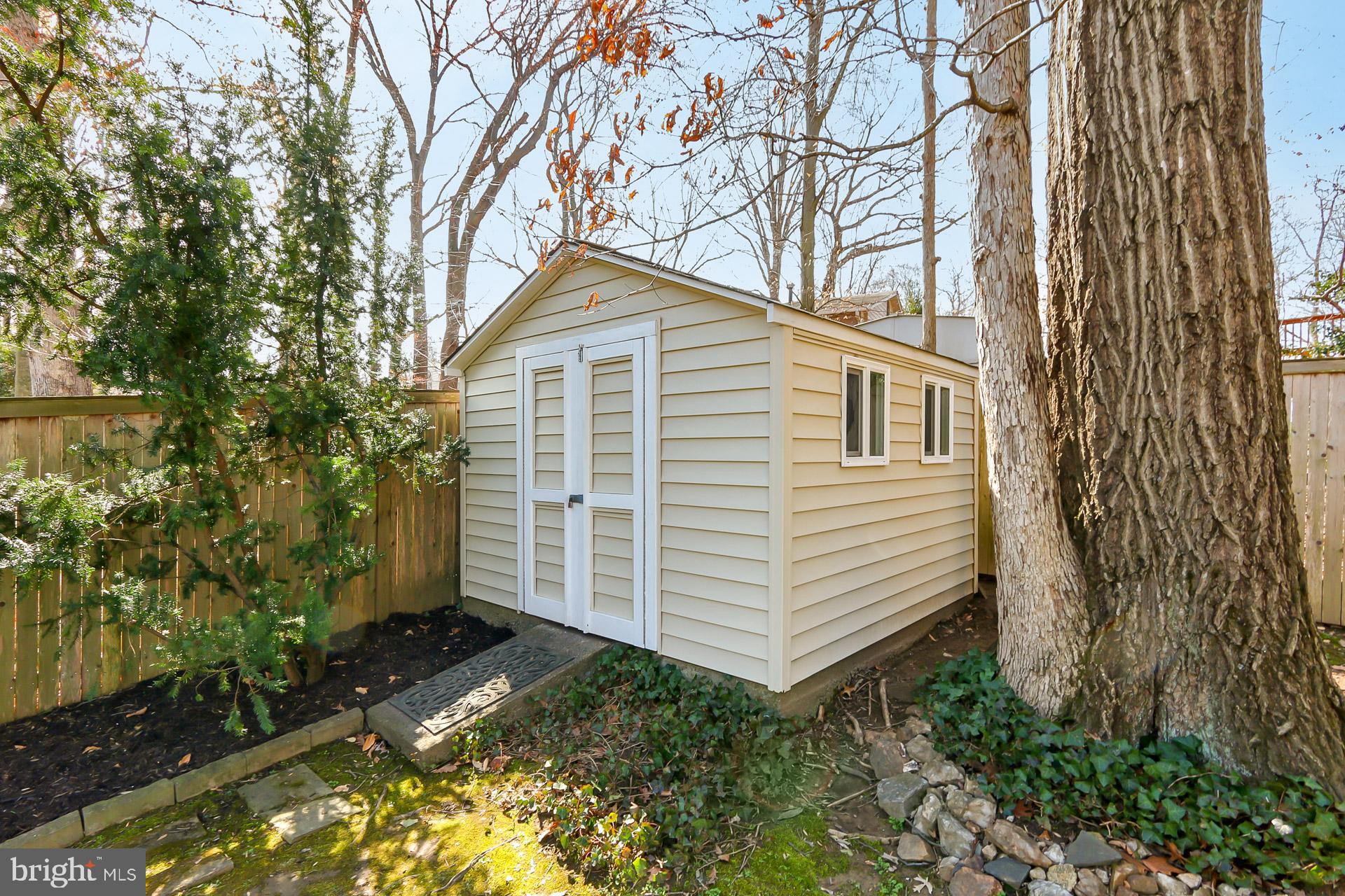 8920 Victoria Road Springfield, VA 22151 - Photo 43 of 49 Matching storage shed