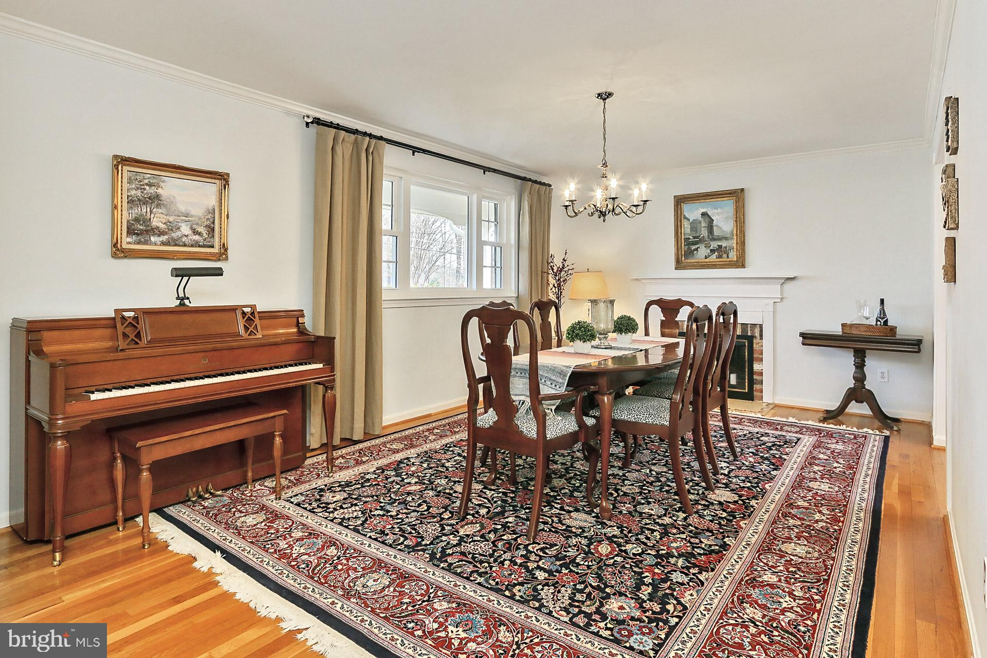 8920 Victoria Road Springfield, VA 22151 - Photo 6 of 49 Beautiful hardwoods