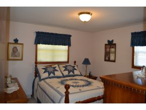 1061 Conklin Road Jonesborough, TN 37659 - Photo 13 of 24 Guest bedroom 1