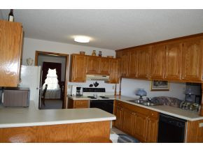 1061 Conklin Road Jonesborough, TN 37659 - Photo 5 of 24 Spacious kitchen