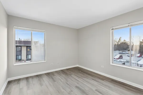 $2,200 | 6185 Pinewood Court, Unit 202, Willowbrook, IL 60527