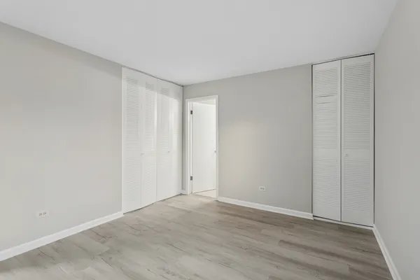 $2,200 | 6185 Pinewood Court, Unit 202, Willowbrook, IL 60527