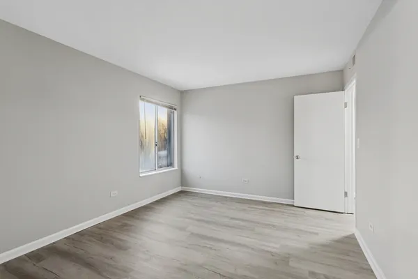 $2,200 | 6185 Pinewood Court, Unit 202, Willowbrook, IL 60527