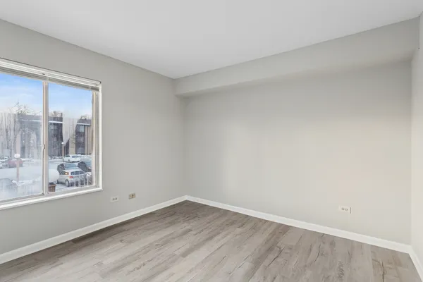 $2,200 | 6185 Pinewood Court, Unit 202, Willowbrook, IL 60527