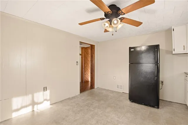 a view of an empty room with a ceiling fan