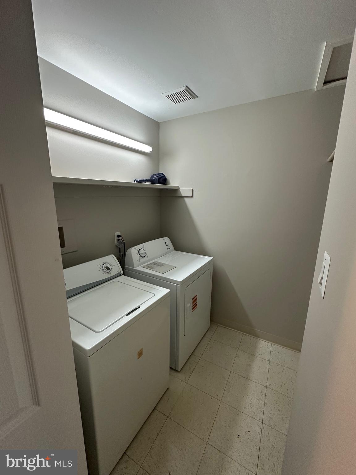 18204-00 Delaire Landing Road, Unit 204 Philadelphia, PA 19114 - Photo 7 of 14 a utility room with dryer and washer