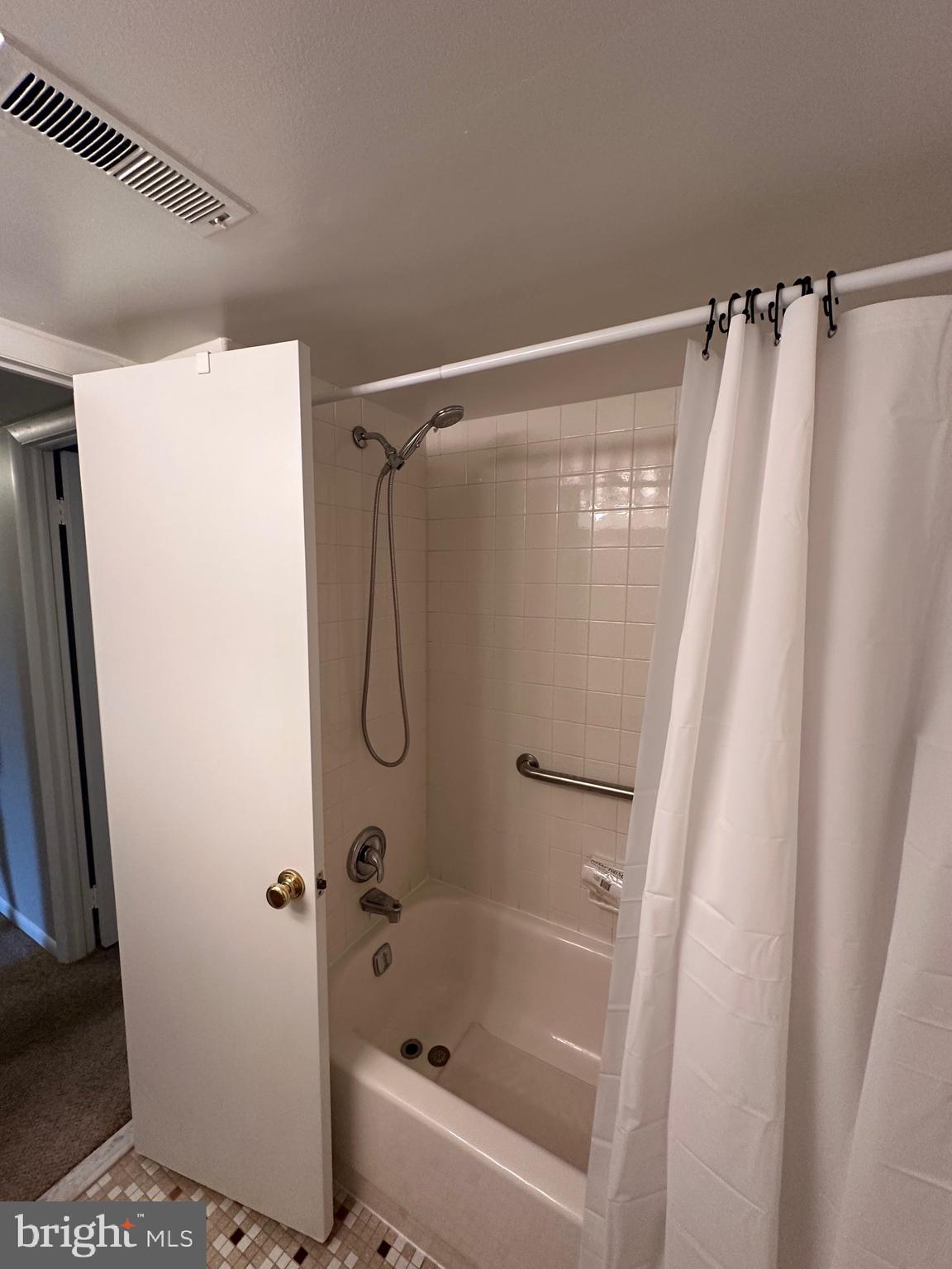 18204-00 Delaire Landing Road, Unit 204 Philadelphia, PA 19114 - Photo 9 of 14 a bathroom with a shower and a tub