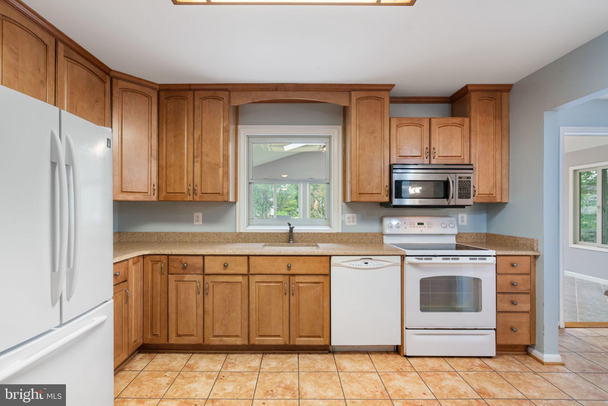 4084 Braxton Road Chantilly, VA 20151 - Photo 3 of 46