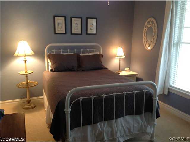 204 Sandbridge Road, Unit 206 Virginia Beach, VA 23456 - Photo 16 of 24 Bedroom - Very pretty and nice size quest room with walk in closet