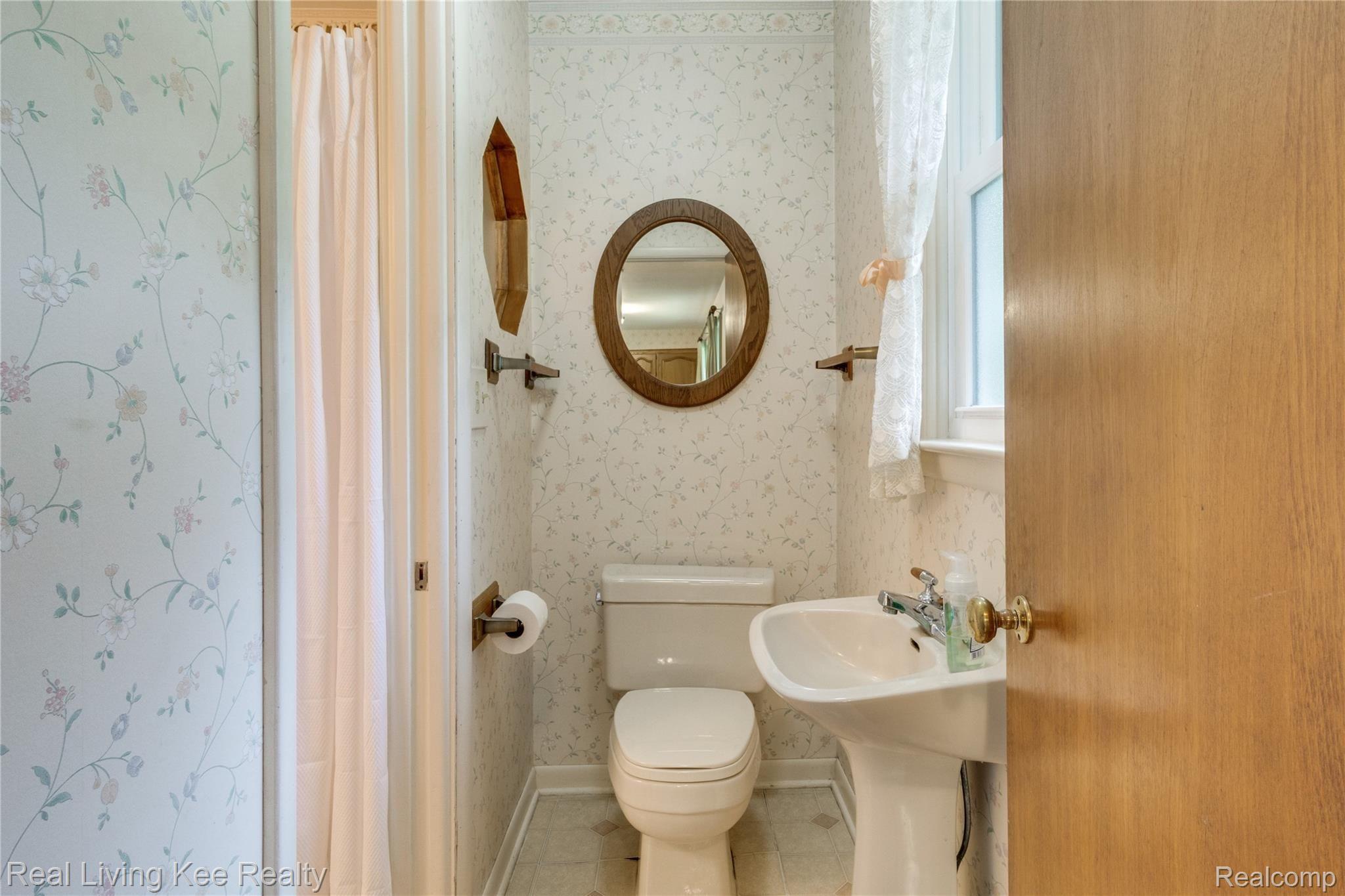 2361 Oklahoma Avenue Rochester, MI 48309 - Photo 40 of 45 Interiors 28.jpg