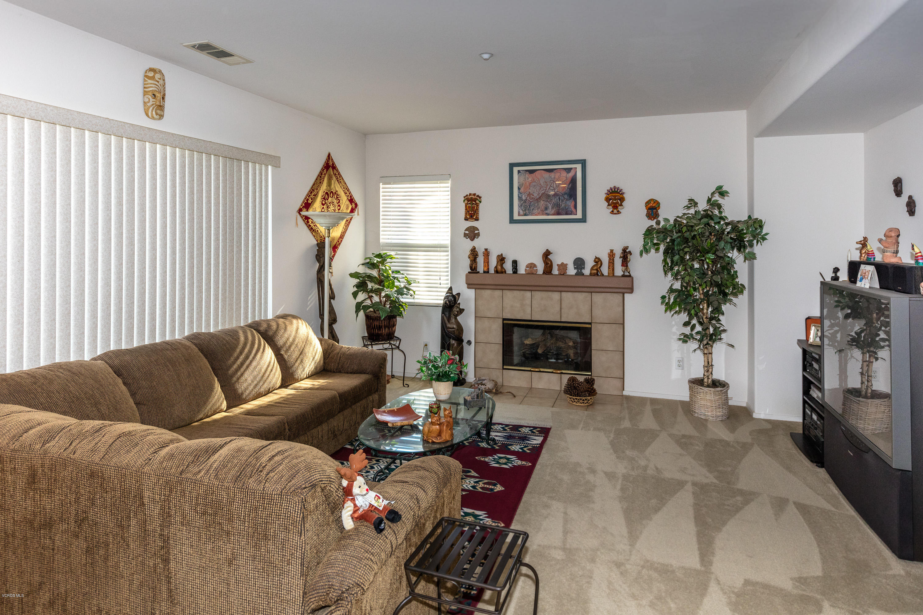 1910 Ribera Drive Oxnard, CA 93030 - Photo 2 of 18 1910 Ribera Dr-1577