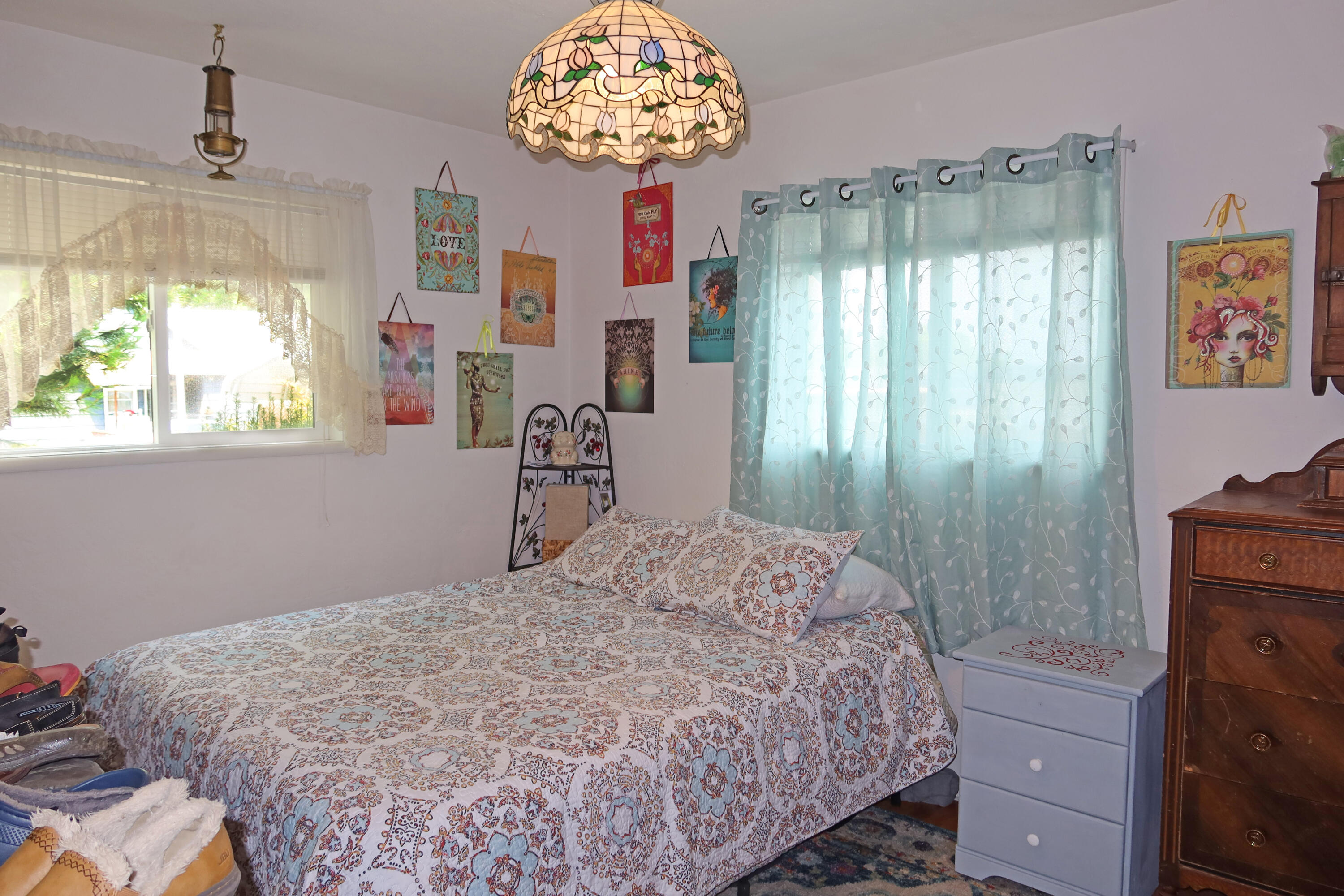 588 North 6th Street Central Point, OR 97502 - Photo 11 of 26 1st Bedroom