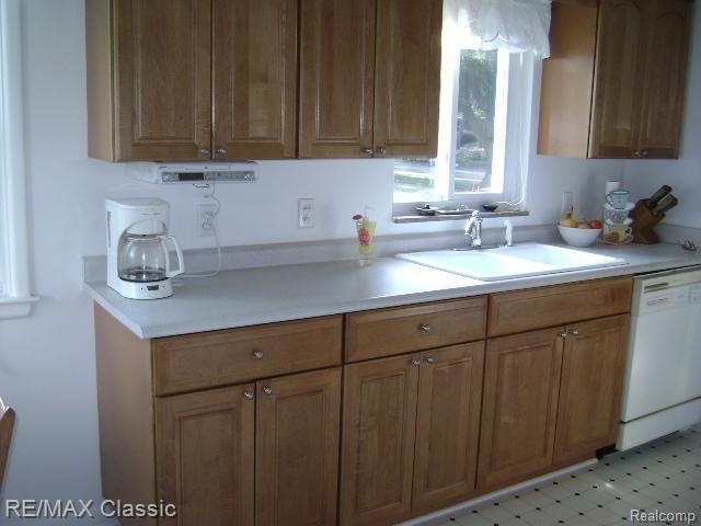 3655 Rockingham Road Royal Oak, MI 48073 - Photo 6 of 17 kitchen with new cabinets